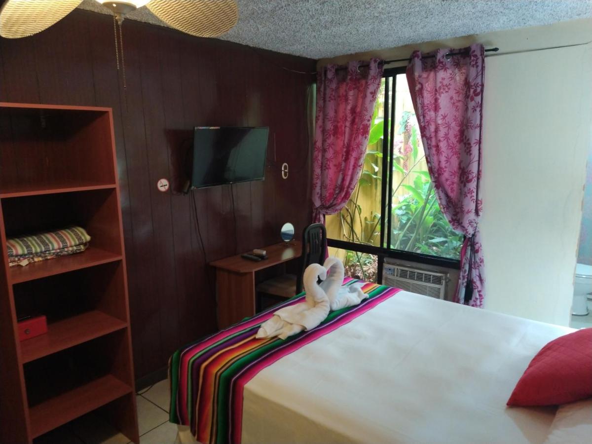 Hotel Antiguo Antiguo Cuscatlan ภายนอก รูปภาพ